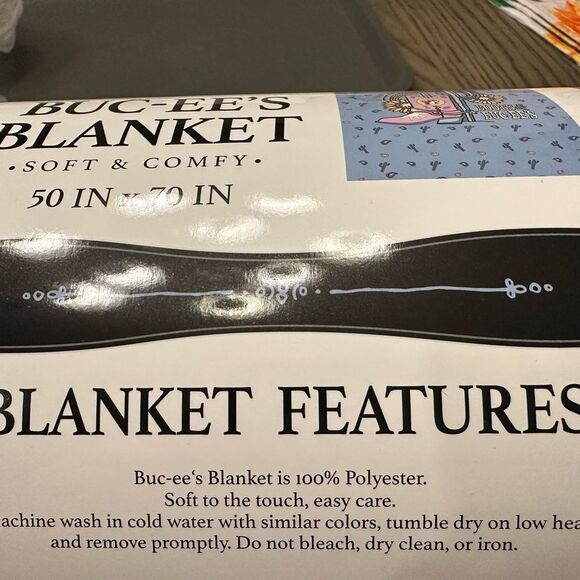 Buc-ee’s blanket Love me some boots theme NEW NWT RARE hard to find - Picture 6 of 9